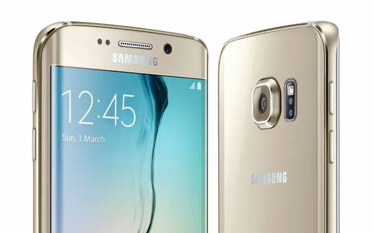 un gros plan d'une galaxie samsung or s6 et un samsung or s6